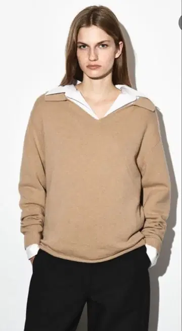 COS 메리노울 폴로 스웨터 카멜
