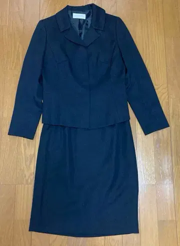 블랙 수트 타이트 스커트 포함