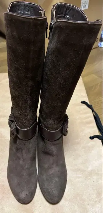 브라운 스웨이드 롱 부츠 23.5cm