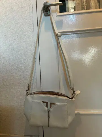 ALTROSE No.9 화이트 숄더백