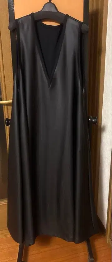 nineteenbloomcolor 인조 가죽 레더 딥 V 원피스