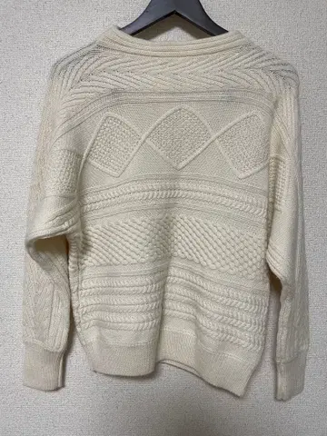 아이보리 케이블 니트 스웨터 긴팔