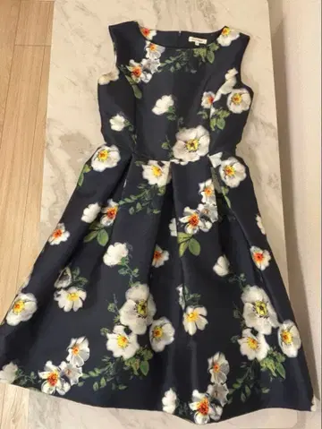 레스트로즈 슬리브리스 원피스