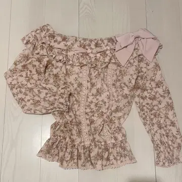 LIZ LISA 꽃무늬 니트 오프숄더 상의