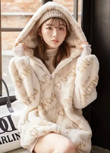 오블리크 퍼 지퍼 후드티 (아이보리)