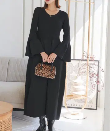 플레어 슬리브 니트 원피스