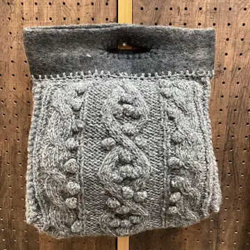 그레이 울 케이블 짜임 핸드백