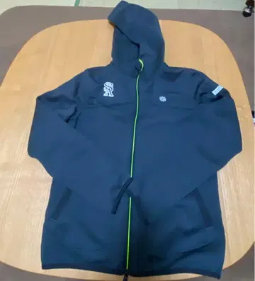 후드 부착 다크 그레이 자켓 세인트 앤드류스 St ANDREWS