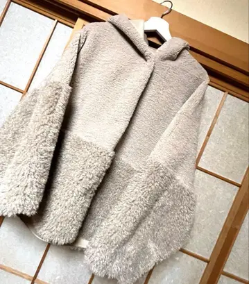 c.c 크로스 리버서블 후드 부착 테디베어 숏코트