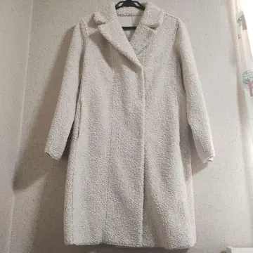 컨디션 최상 [ GUESS 2way 보아 무스탕 코트 ] 화이트 체스터