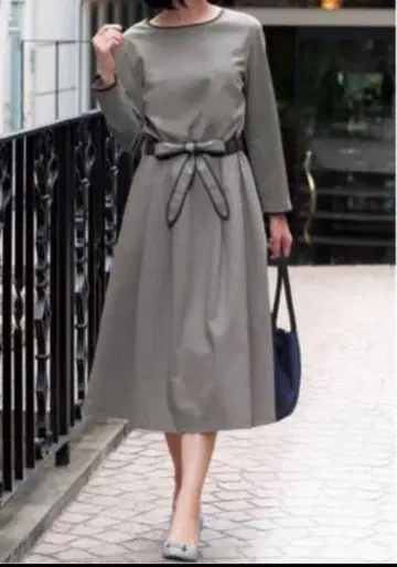 DHC 턱 플레어 원피스 그레이 11호 A라인