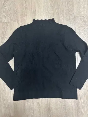 [ 미사용 새상품 ] 스캘럽 넥 블랙 니트 긴팔