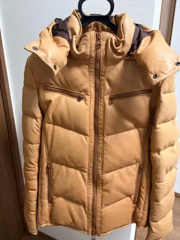 가죽제품 후드 부착 다운 자켓