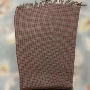 브라운과 빨간색 체크 무늬 머플러