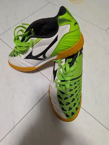 미즈노 축구화 그린/화이트