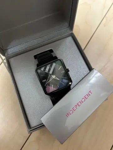INDEPENDENT 스퀘어 페이스 손목시계