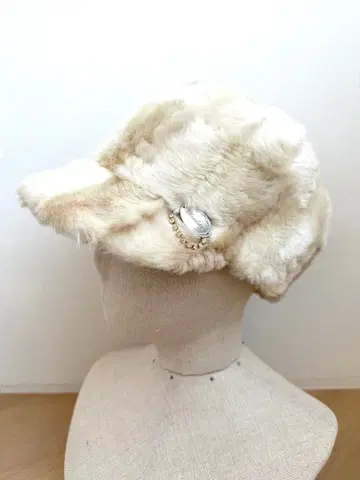 페이크 퍼 캡 아이보리 큐빅 장식 made in Japan