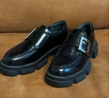 미사용 새상품 MANA 블랙 가죽 로퍼 버클 포함