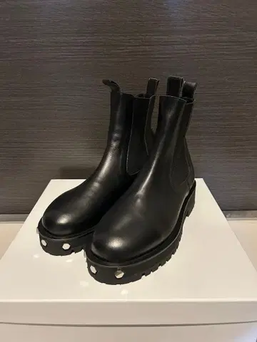 OUAT SPACE BOOTS 사이즈 40