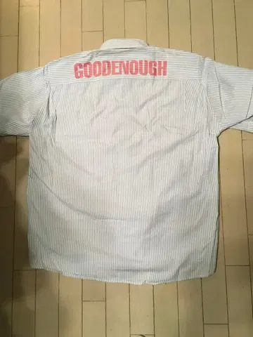 GOODENOUGH 등 로고 스트라이프 반팔 셔츠 사이즈 L