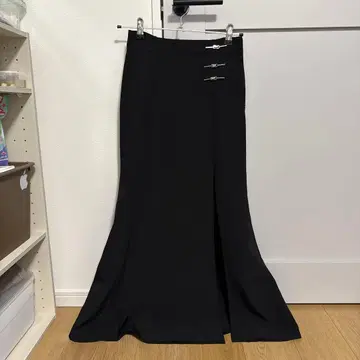 LVEU. Pin design mermaid skirt
