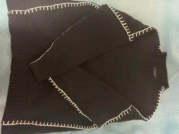 블랙 니트 스웨터 대비 스티치