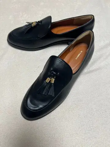 AU BANNISTER 블랙 태슬 로퍼