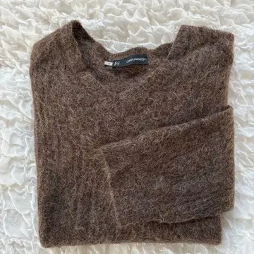 브라운 V넥 스웨터