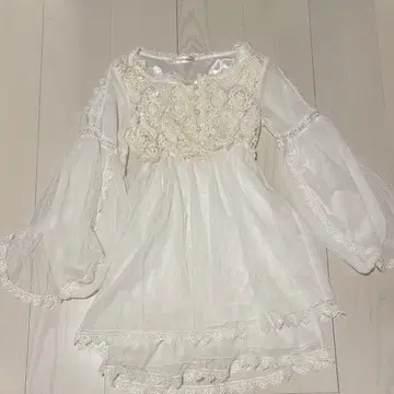 화이트 프릴 원피스