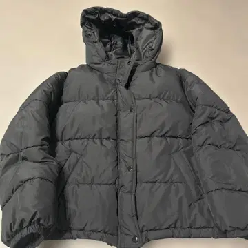 블랙 후드 부착 다운 자켓