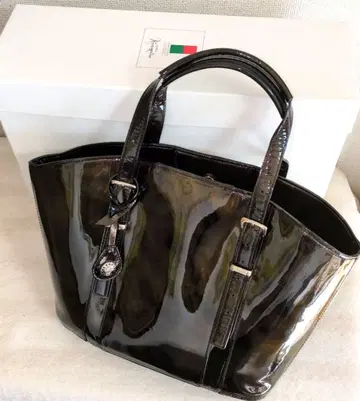 긴자 카네마츠 에나멜 블랙 토트백