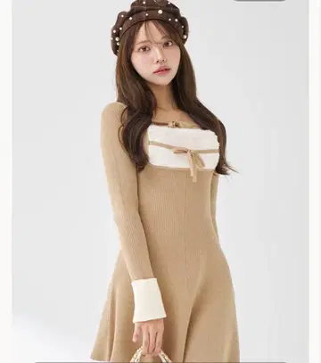 Darich 리본 퍼 플레어 니트 미니 원피스 베이지