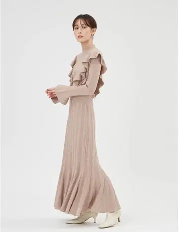 프릴 장식 베이지 니트 롱 원피스 이너 포함