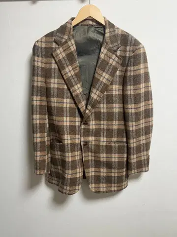 브라운 계열 체크 테일러드 자켓