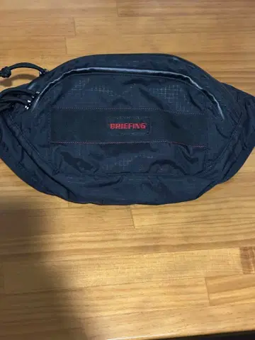 BRIEFING 바디백 블랙