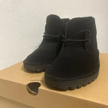 CLARKS 블랙 스웨이드 처카 부츠