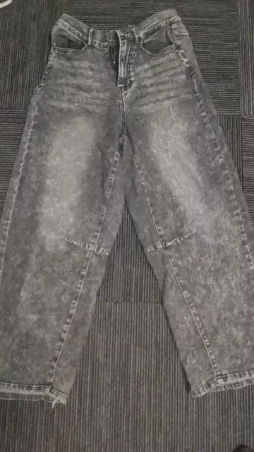 새상품급 그레이 페이드 가공 와이드 데님 팬츠