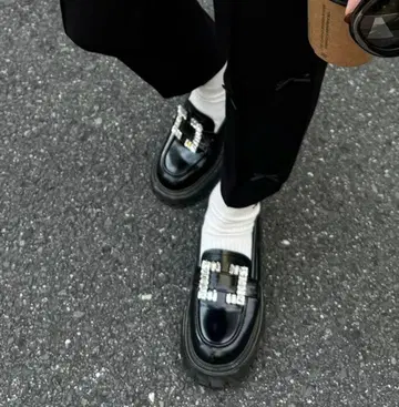 AMELY 비쥬 부착 에나멜 로퍼 블랙 39