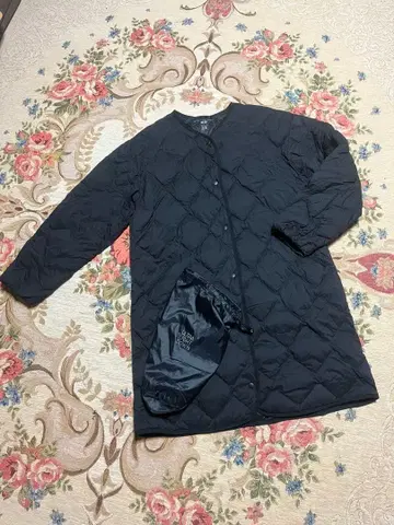 유니클로 울트라 라이트 다운 사이즈 L 블랙