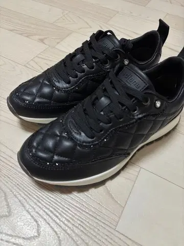 diana 퀼팅 스니커즈