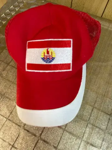 타히티 (프랑스령 폴리네시아)의 깃발 달린 모자