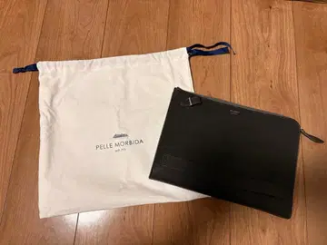 새상품급 PELLE MORBIDA 블랙 클러치백