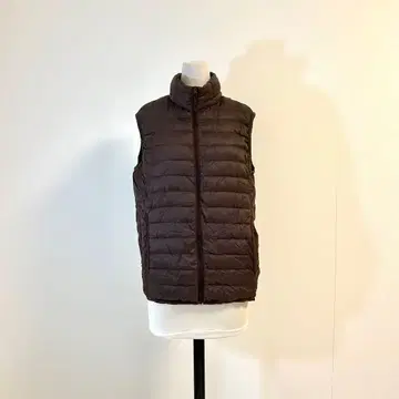 유니클로 브라운 울트라 라이트 다운 베스트