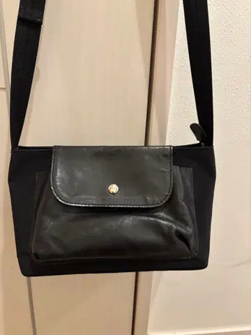 블랙 아르카 숄더백 가죽