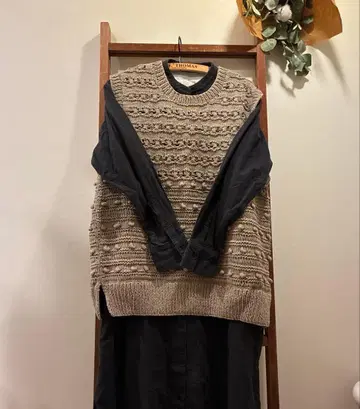 [새상품급] 허그아워 플라워 & 팝콘 편직 핸드 니트 베스트 코튼