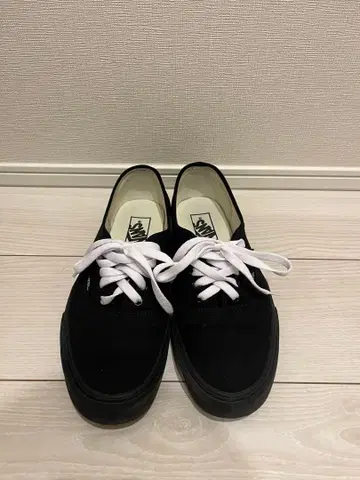 VANS 블랙 스니커즈 오센틱