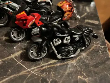 풀백 바이크, 풀백 바이크 아메리칸, 바이크 피규어 외