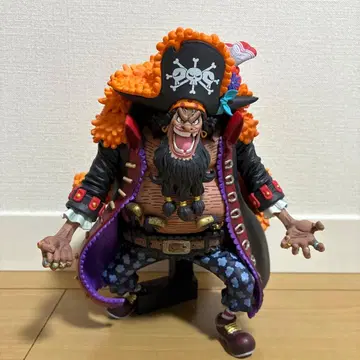 원피스 검은 수염 티치 KING OF ARTIST 피규어
