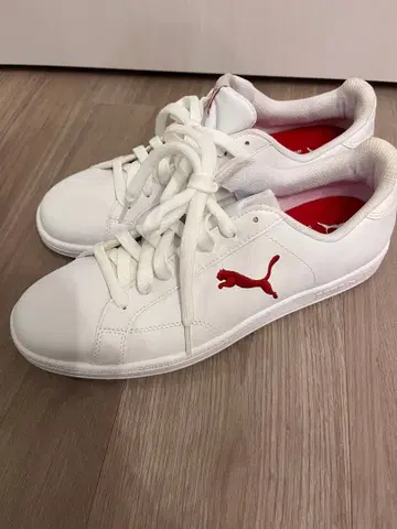 PUMA 화이트/레드 스니커즈 26.5