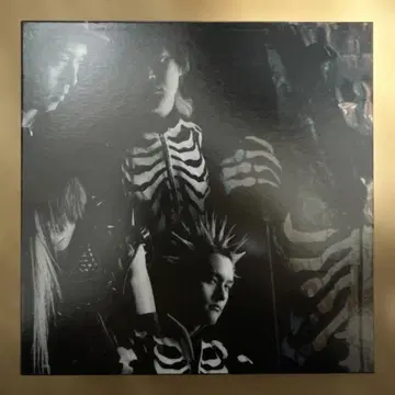 Terrifying 20th anniversary box balzac